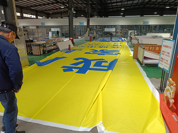 網格布噴繪效果怎么樣？制作工藝要點核心優勢